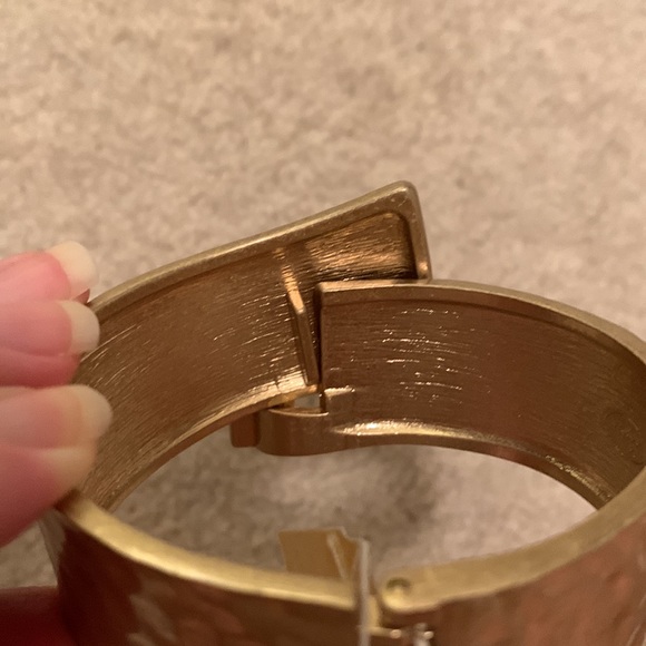 Lia Sophia That’s A Wrap Cuff Bracelet Hammered Gold - Picture 3 of 5